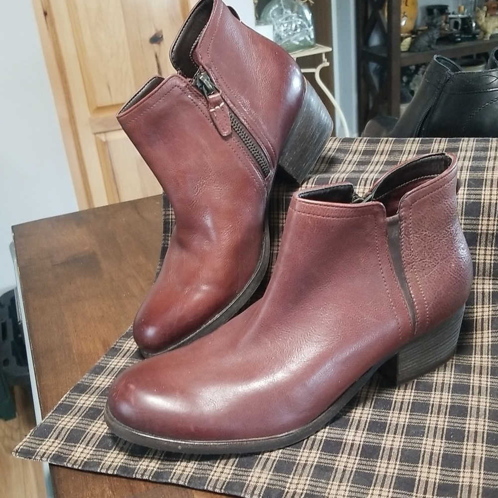 CLARKS LEATHER ZIP ANKLE BOOTS SIZE 7.5